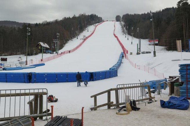 Ana Drev s številko 15, Ilka Štuhec s številko 31, Tina Maze s številko 34!