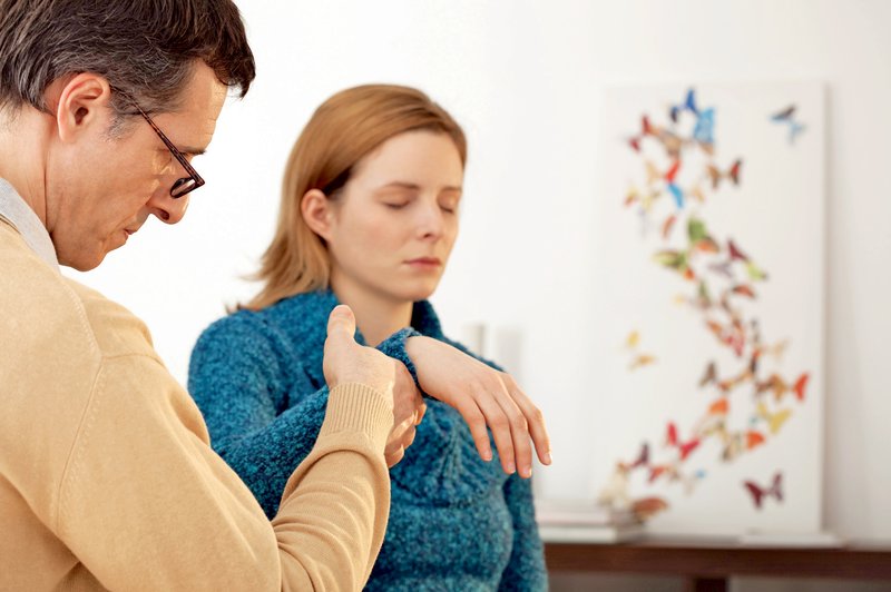 Hipnoterapija: Ali zdravljenje s pomočjo hipnoze res pomaga? (foto: Shutterstock.com)