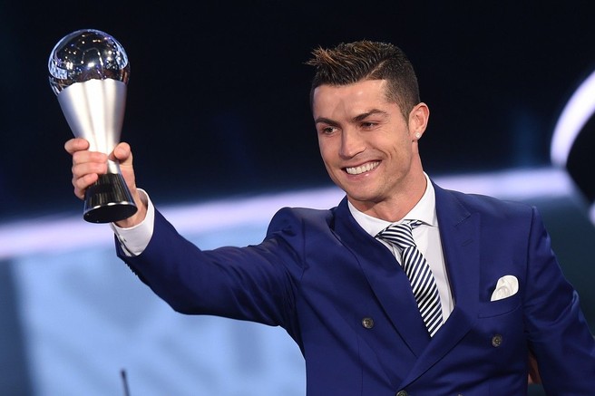 Kaj Ronaldo pojé v dnevu? Dnevno si privošči veliko beljakovin, sadja in zelenjave, določenih stvari pa se nikoli ne dotakne