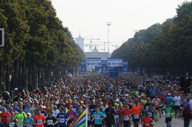 BERLIN Berlinski maraton velja za najhitrejšega na svetu (dober profil proge), saj so bili na njem postavljeni zadnji štirje svetovni …