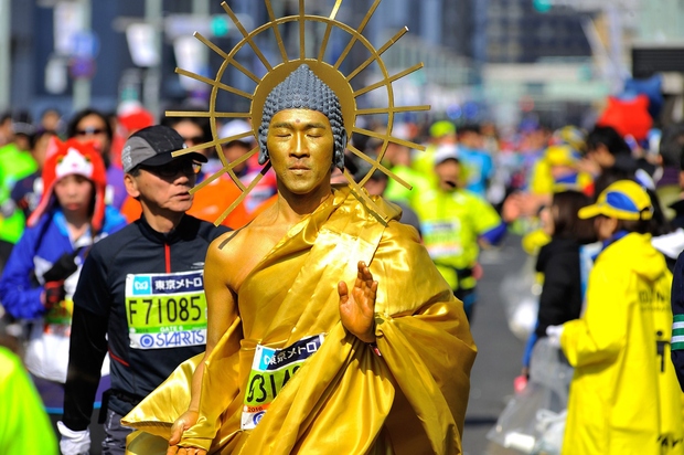 TOKIO Prvi veliki tokijski maraton se je zgodil šele leta 2007, ko sta se združila dva manjša maratona. Mestne oblasti …