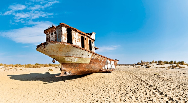 Aralsko jezero Aralsko jezero se je nekoč bohotilo med Kazahstanom in Uzbekistanom, danes velja za eno največjih naravnih katastrof, ki …