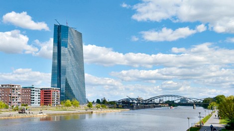 Frankfurt: Evropski Manhattan z muzejskim bregom in največjim knjižnim sejmom