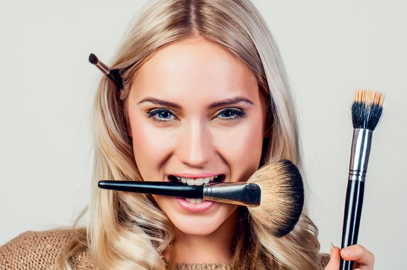 7 trikov, s katerimi boste zasijale tudi s poceni ličili (foto: Shutterstock)