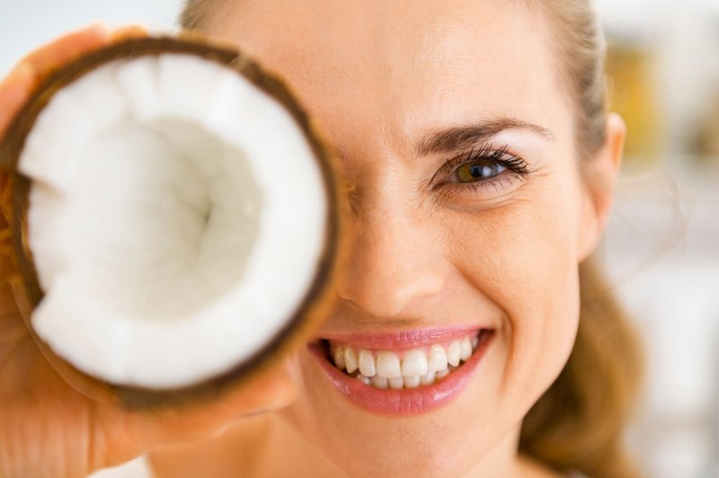 10 stvari, pri katerih ne uporabljate kokosovega olja, pa bi ga morali (foto: Shutterstock.com)