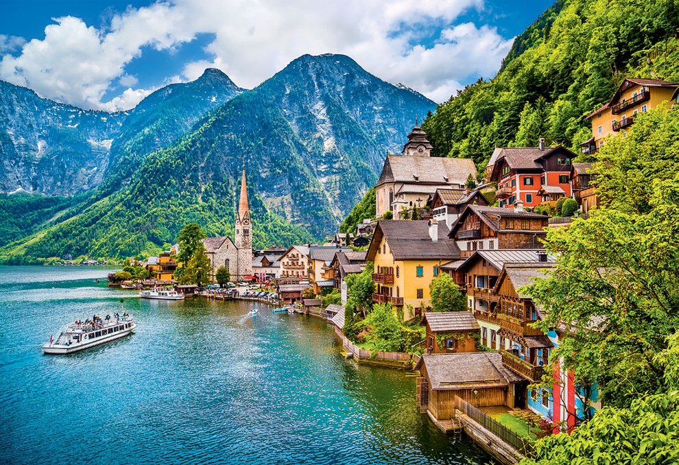 HALLSTATT, AVSTRIJA Eno najbolj očarljivih in največkrat fotografiranih avstrijskih objezerskih naselij ter eden najstarejših še vedno poseljenih krajev v Evropi …