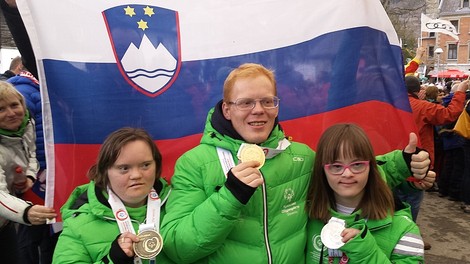 Odličen začetek Zimskih svetovnih iger slovenskih specialnih olimpijcev - tri kolajne za Slovenijo!