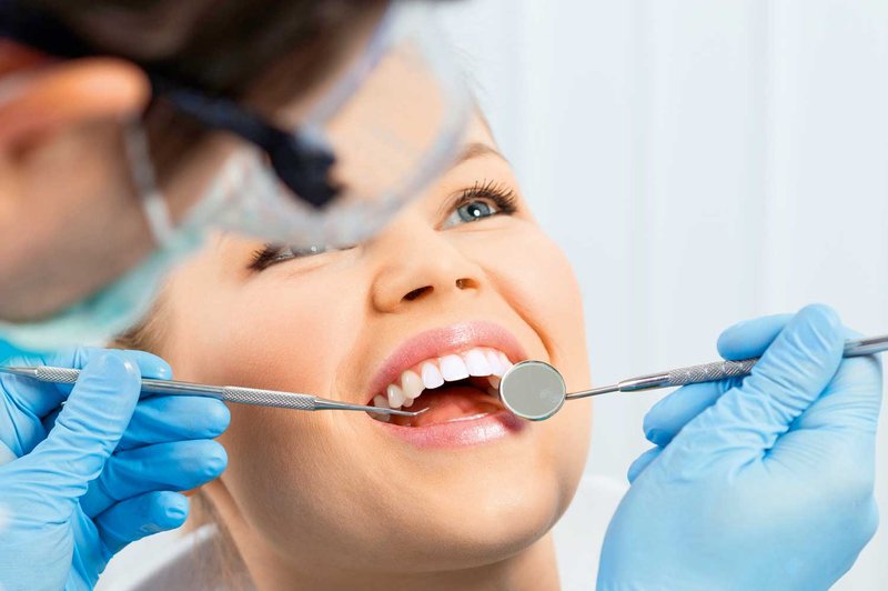 Parodontalna bolezen: Lahko jo preprečimo oziroma ustavimo (foto: Shutterstock)