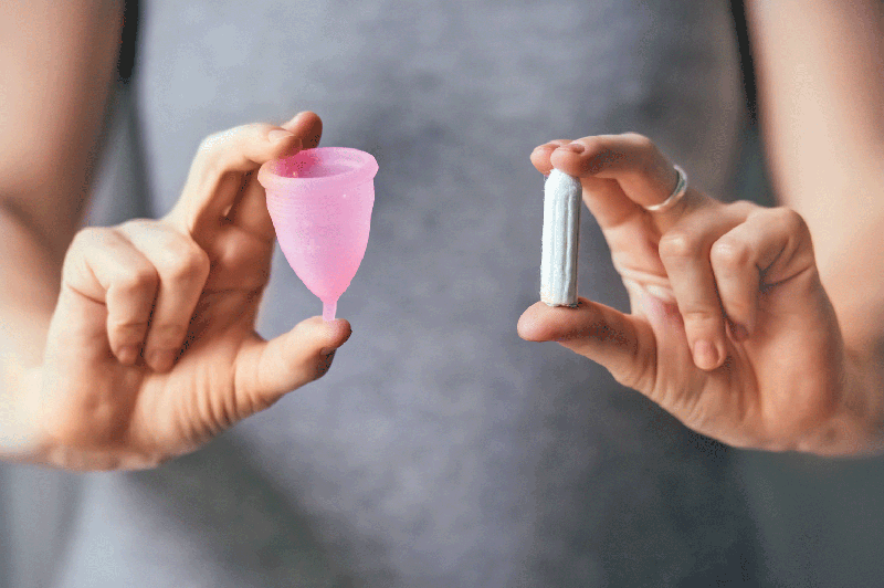 Menstrualna skodelica ali tampon – kaj je bolje? (foto: shutterstock)