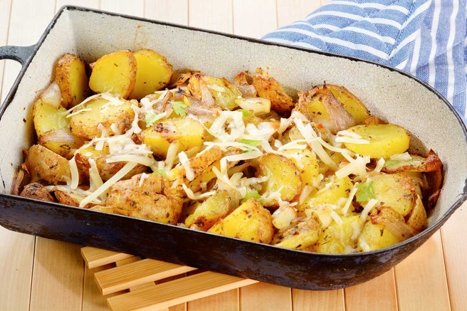 Za prste obliznit: TO je skrivnost popolno pečenega hrustljavega krompirčka, ki jo je zaupala znana kuharica (recept)