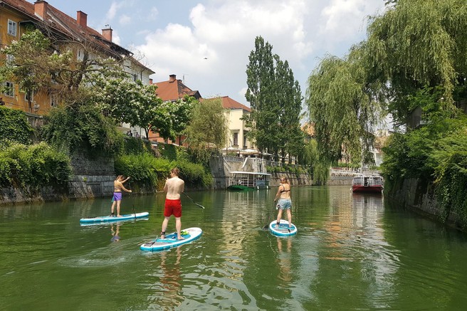 Sup ture: na deski odveslajte skozi središče Ljubljane, do Blejskega otoka ali mimo mariborskega Lenta
