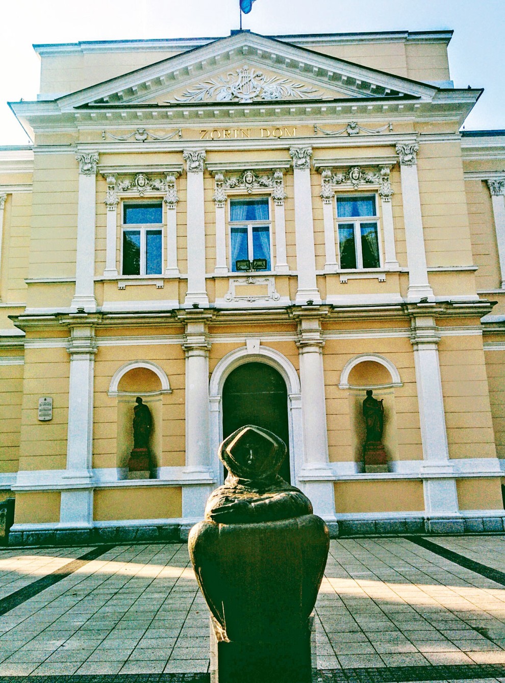 Velika neorenesančna stavba je bila zgrajena leta 1892 in je danes Mestno gledališče Zorin dom. Je kulturni center Karlovca, saj …