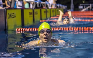'Swim to Live' ali ko v plavanju tekmujejo profesionalci, otroci, upokojenci in invalidi