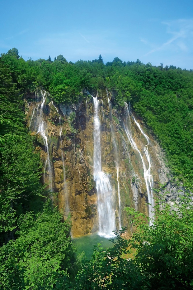Narodni park Plitviška jezera, ena največjih naravnih čudes narave v Evropi, se razprostira na 192 km² med bukovimi gozdovi. Šestnajst …