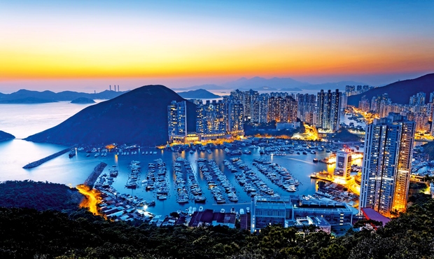 ABERDEEN, HONGKONG, KITAJSKA Aberdeen je pristanišče in predel v Hongkongu, ki je znan predvsem po okoli 600 džunkah (kitajski tradicionalni …