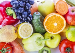 Zakaj bi nujno morali paziti, kje kupujete določeno sadje in zelenjavo