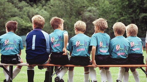 7 koristi, ki jih imajo otroci od ekipnih športov