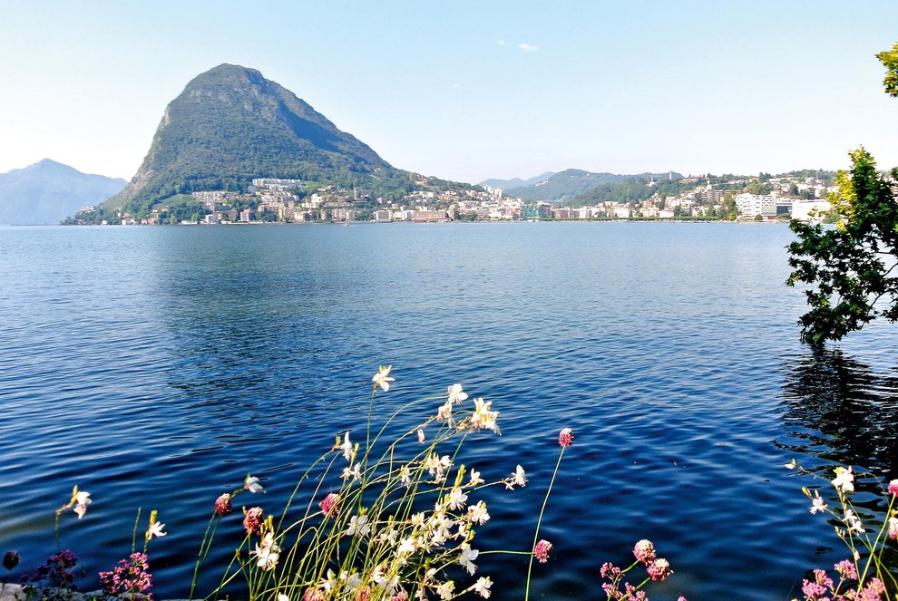 Gora Bre (925 m) spominja na goro Sladkorni stožec (Pão-de-Açúcar), ki se šopiri nad Rio de Janeirom.