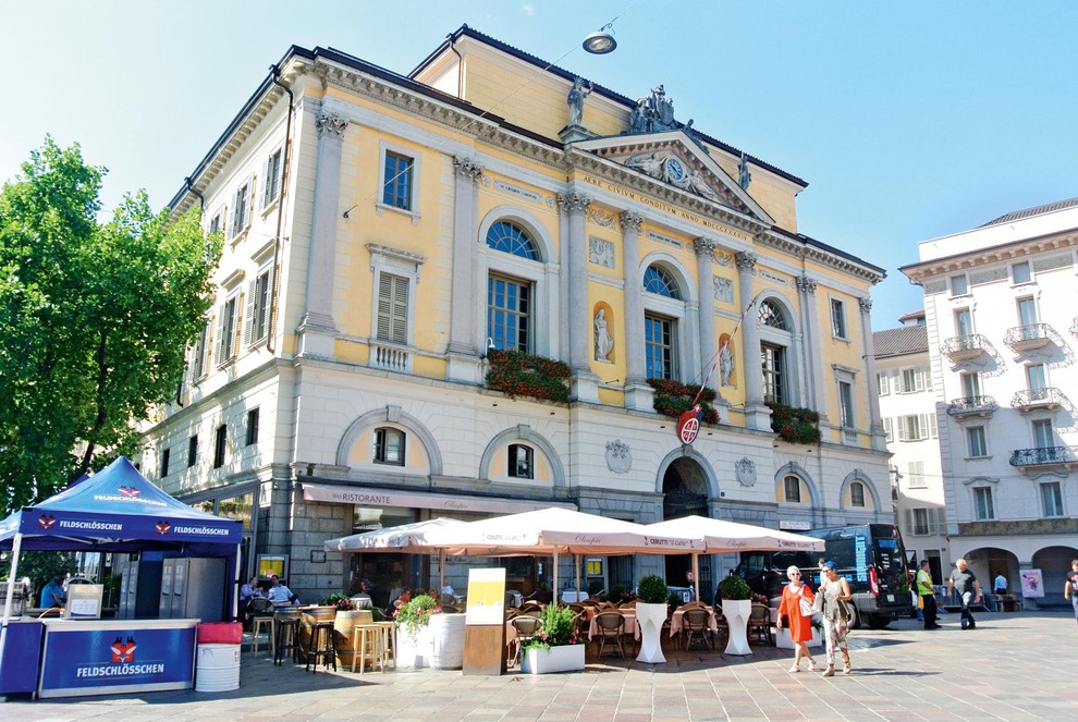 Mestna hiša na Piazza della Riforma.