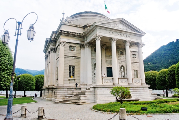 Tempio Voltiano je muzej, posvečen Alessandru Volti (1745–1827), znanstveniku in izumitelju, ki je izumil električno baterijo in odkril metan. Po …