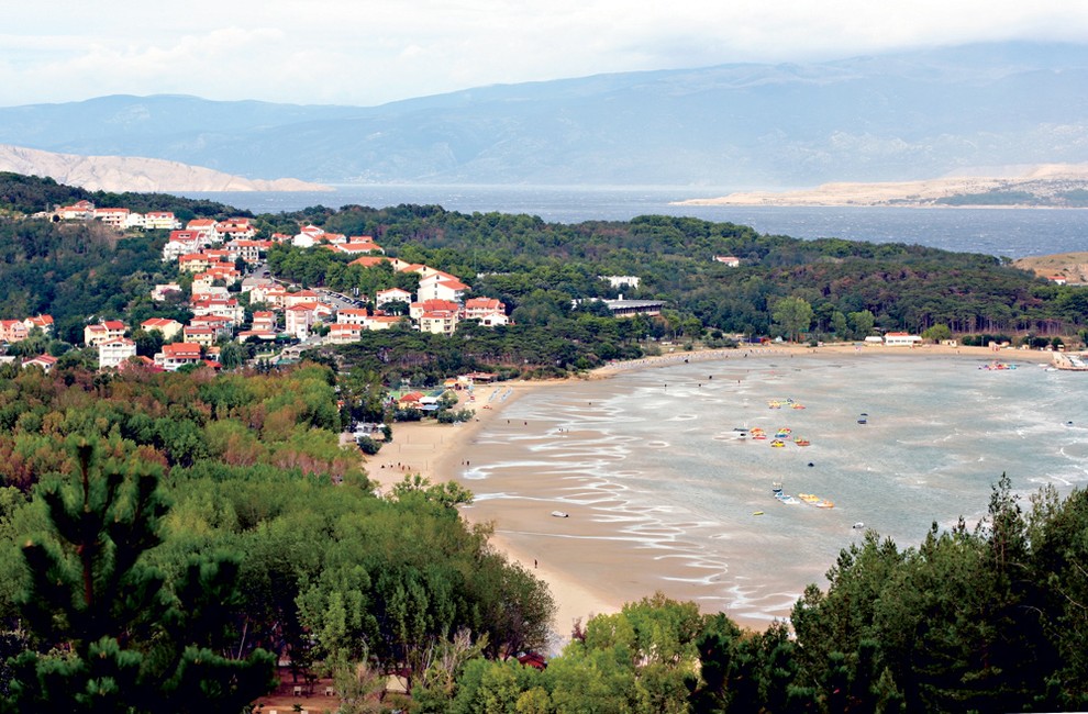 Rajska plaža, otok Rab (Hrvaška) Rajska plaža je dolga dva kilometra in je na severnem delu otoka Rab, v majhnem …