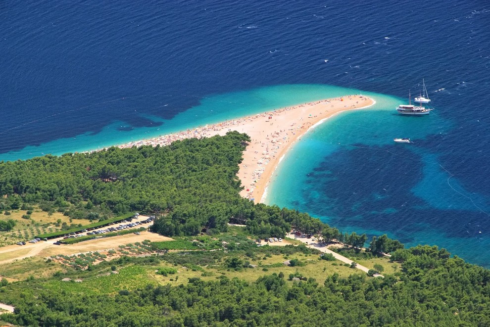 Zlati rt (Zlatni rat), Bol na Braču (Hrvaška) Na južni strani otoka pri mestecu Bol se plaža Zlati rt (beli …