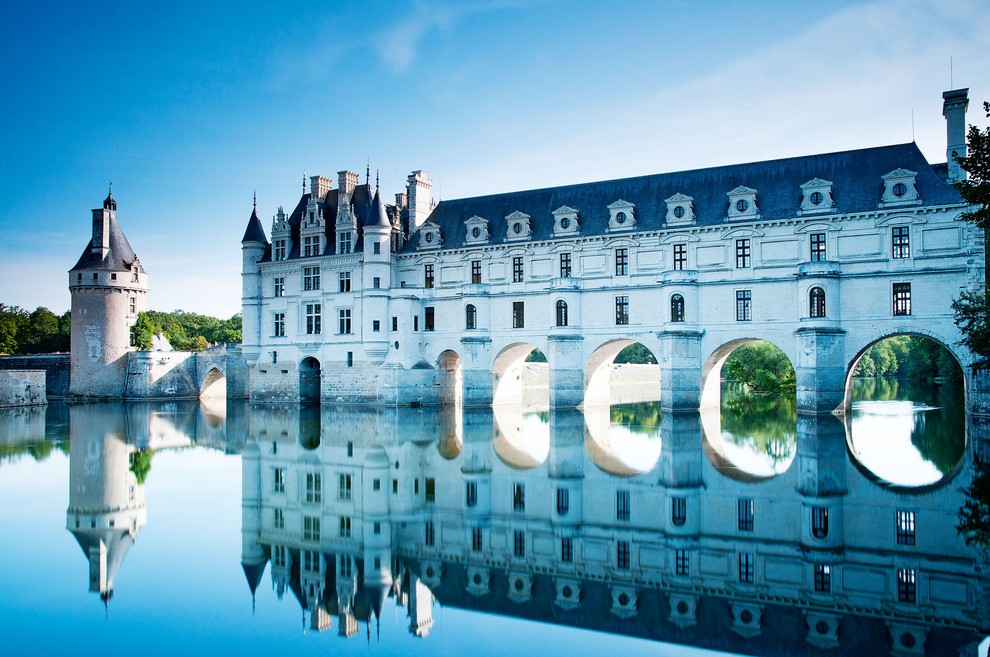 DVOREC CHENONCEAU, DEPARTMA INDRE-ET-LOIRE, FRANCIJA, Château de Chenonceau leži v dolini reke Loire, graditi pa ga je začel Thomas Bohier …