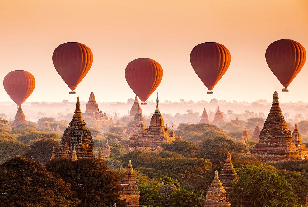 BAGAN, MYANMAR ALI BURMA, Bagan (nekoč Pagan) je starodavno mesto ob reki Iravadi v regiji Mandalaj v Burmi. Od 9. …