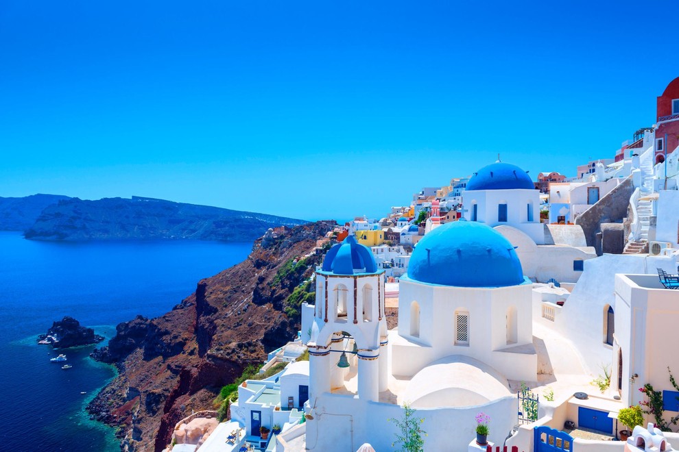 Santorini (Grčija) Za romantike.