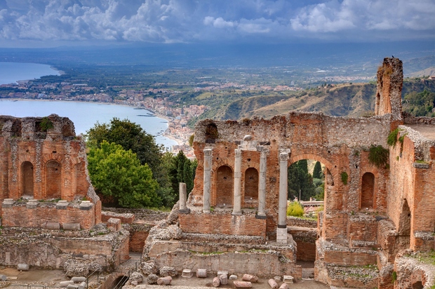 Sicilija (Italija) Prelepa pokrajina, bogata kultura, številni ohranjeni običaji ... Popolna za vse, ki vas privabijo kulturne in naravne znamenitosti.
