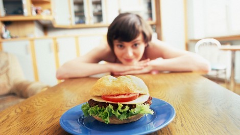 Kako zlahka oklestite 500 kalorij na dan (brez vadbe)
