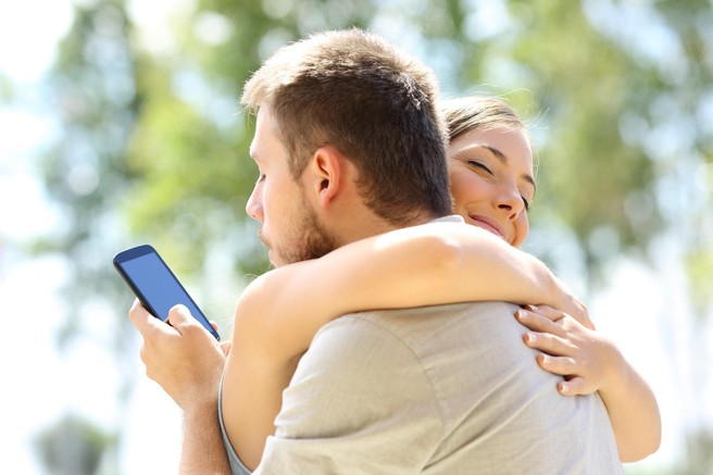 9 znakov, da je vaš partner obseden z nadzorom