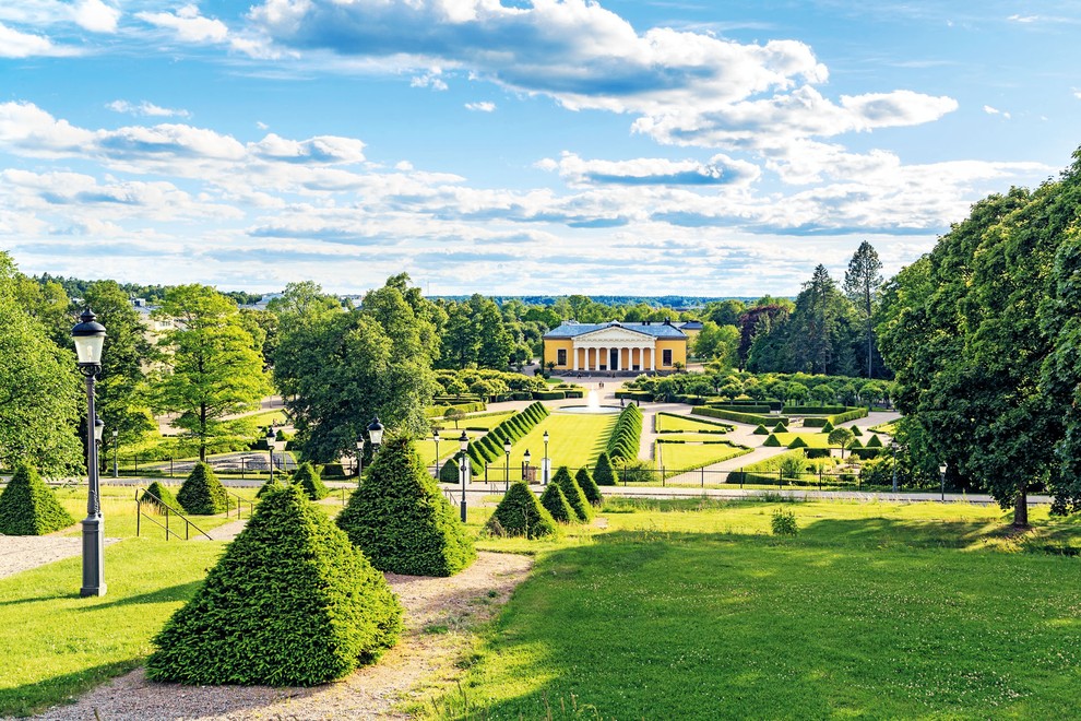 BOTANIČNI VRT LINNAEAN, UPPSALA, ŠVEDSKA Vrt so uredili leta 1655, leta 1787 pa so ga z donacijo kralja Gustava III. …