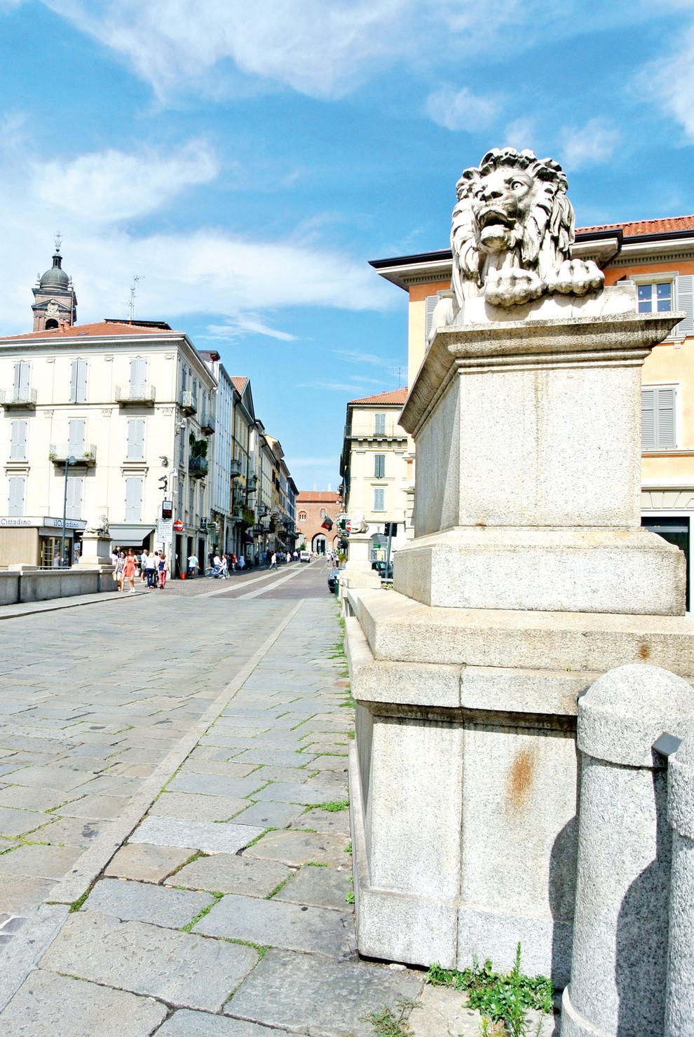 SREDNJEVEŠKI LEVJI MOST Ponte dei Leoni, kjer je nekoč stal Ponte di Arena– največji most v Lombardiji.