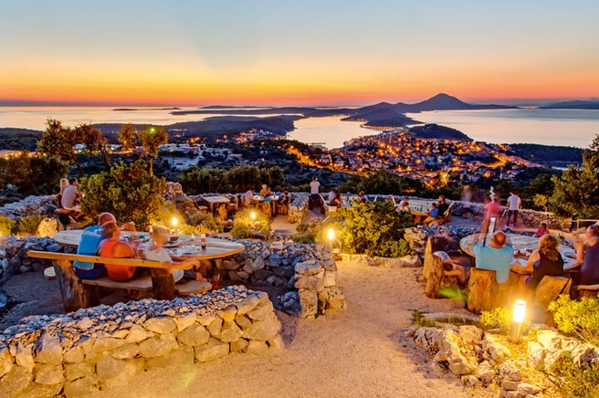 Lošinj: Dom pomorščakov,  zdravilnih zelišč in blagodejne klime