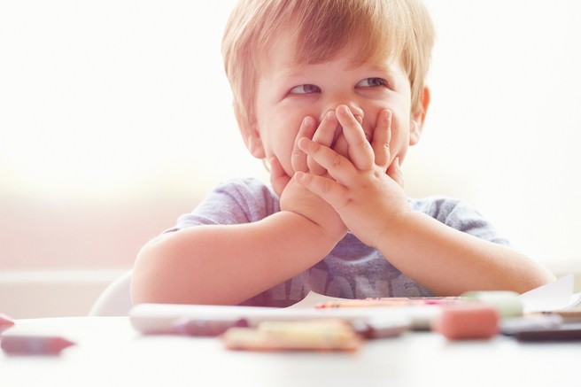 5 slabih navad, ki jih otroci poberejo v šoli (in kako ukrepati)