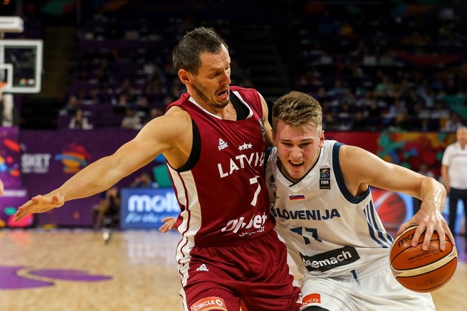 EuroBasket 2017: Slovenija na krilih Dragića in Dončića v polfinalu!
