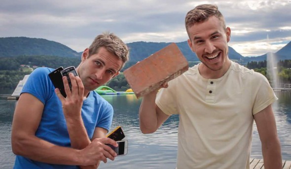 Matej in Jaka: Koliba - kontejner pub, kjer bodo pametni telefoni v času obiska zaklenjeni