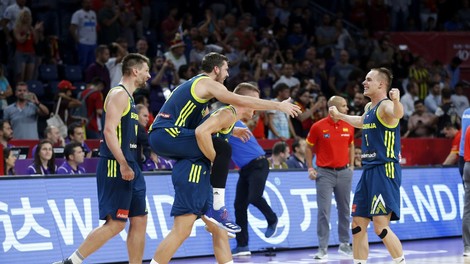 EuroBasket 2017: Utrinki s tekme košarkarskega evropskega prvenstva Slovenija – Španija (foto in video)