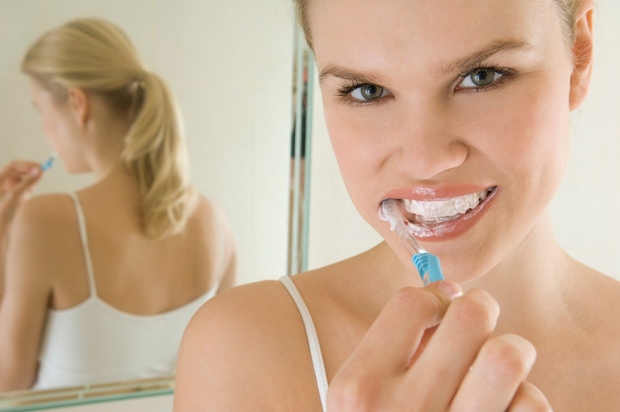 Malce nenavaden, a učinkovit trik je tudi, da si umijete zobe in preženete željo po sladkem. Obenem boste poskrbeli tudi …