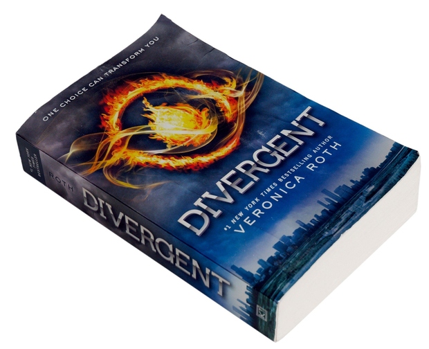 Razcepljeni (Divergent) Ne zanemarjajte potreb bližnjih oseb. V knjigi dekle Tris spozna slabe lastnosti ignoriranja bližnjih na težji način. Z …