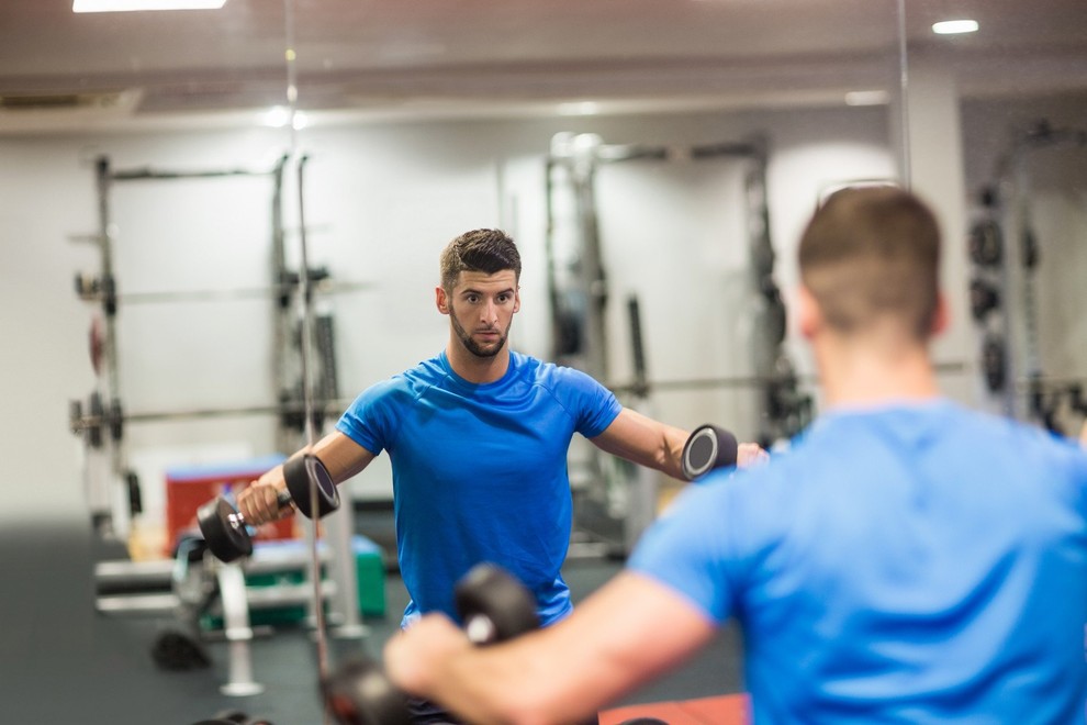 »Osmešil/a se bom pri uporabi uteži in fitnes naprav.« Vsakega popade panika, ko se prvič sreča s športno opremo. Da …