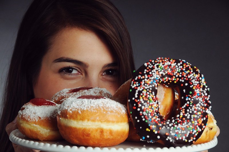 Kako zmanjšati vnos sladkorja in poskrbeti za stranske učinke? (foto: Profimedia)