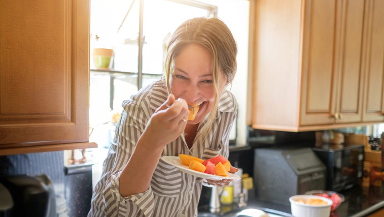 Bi morali sadje vedno jesti na prazen želodec? (foto: Profimedia)