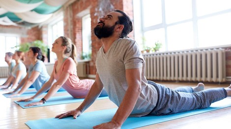 7 zdravilnih učinkov joge na MOŠKE