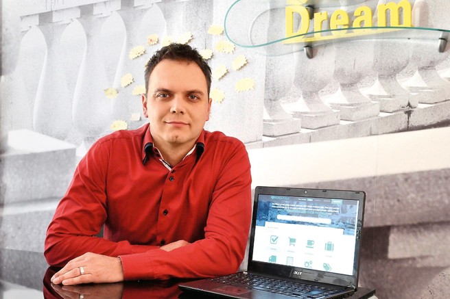 Tomo Senekovič: Službo si lahko tudi kupiš