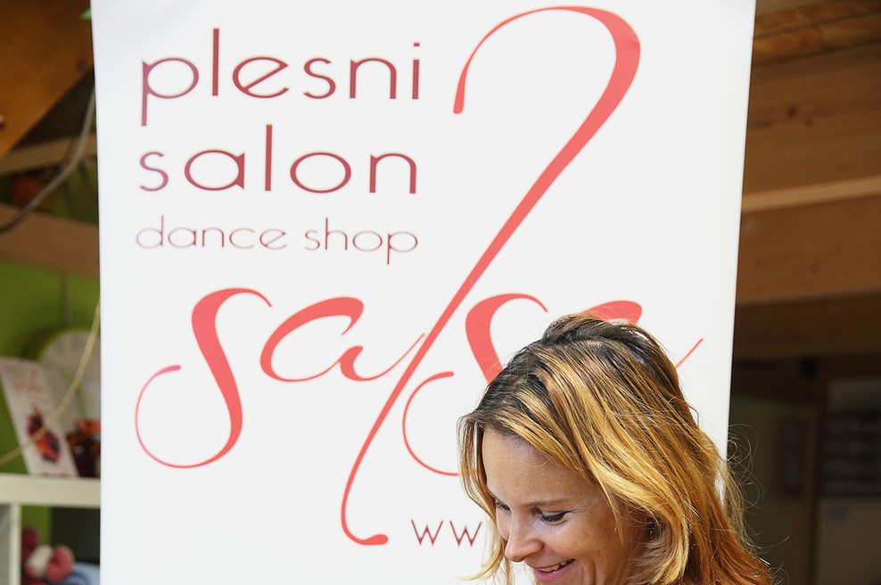 Ambasadorka Maja z novimi čudovitimi plesnimi čeveljci (foto: Helena Kermelj)