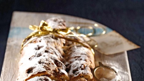Marcipanov božični kruh s pistacijami