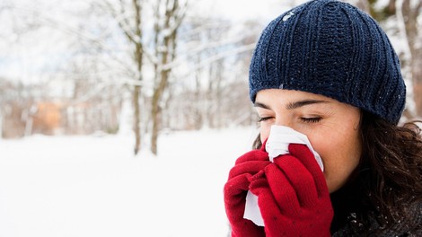 Kateri hrani in pijači se je med prehladom bolje izogniti?