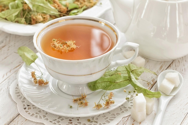 Zeliščni čaj Vsak dan si privoščite skodelico zeliščnega čaja. Najbolje je, da izberete kamilico, poprovo meto, komarček ali ingver. Zelišča …